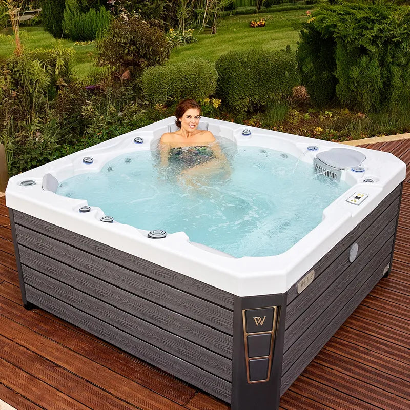 Outdoor Whirlpool 6 Personen winterfest Reluxis Prague Life Wellis für den Garten kaufen 4 eckig Frau drin