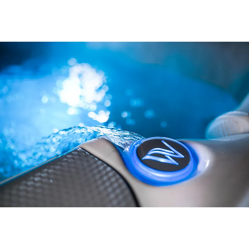 Whirlpool Garten 2 - 3 Personen winterfest Reluxis Teide Life Wellis kaufen Preis Outdoor freistehend rechteckig Detailbild Wasserfall-Düse beleuchtet