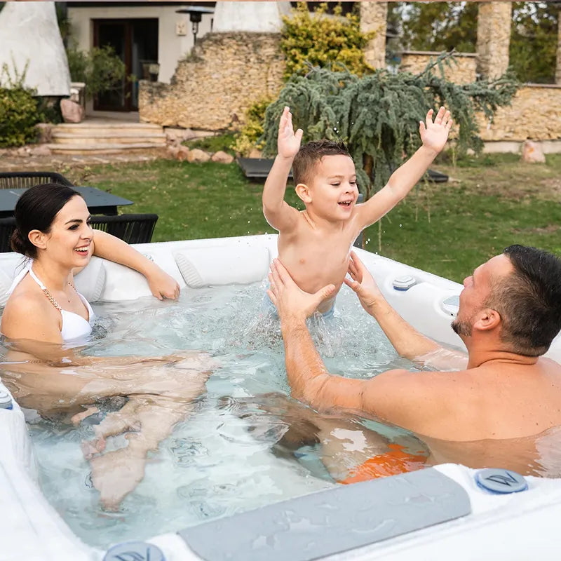 Whirlpool Garten 2 - 3 Personen winterfest Reluxis Teide Life Wellis kaufen Preis Outdoor freistehend rechteckig Detailbild Familie drin