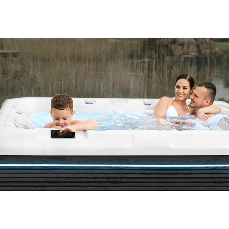 Whirlpool Garten 2 - 3 Personen winterfest Reluxis Teide Life Wellis kaufen Preis Outdoor freistehend rechteckig Detailbild Familie drin