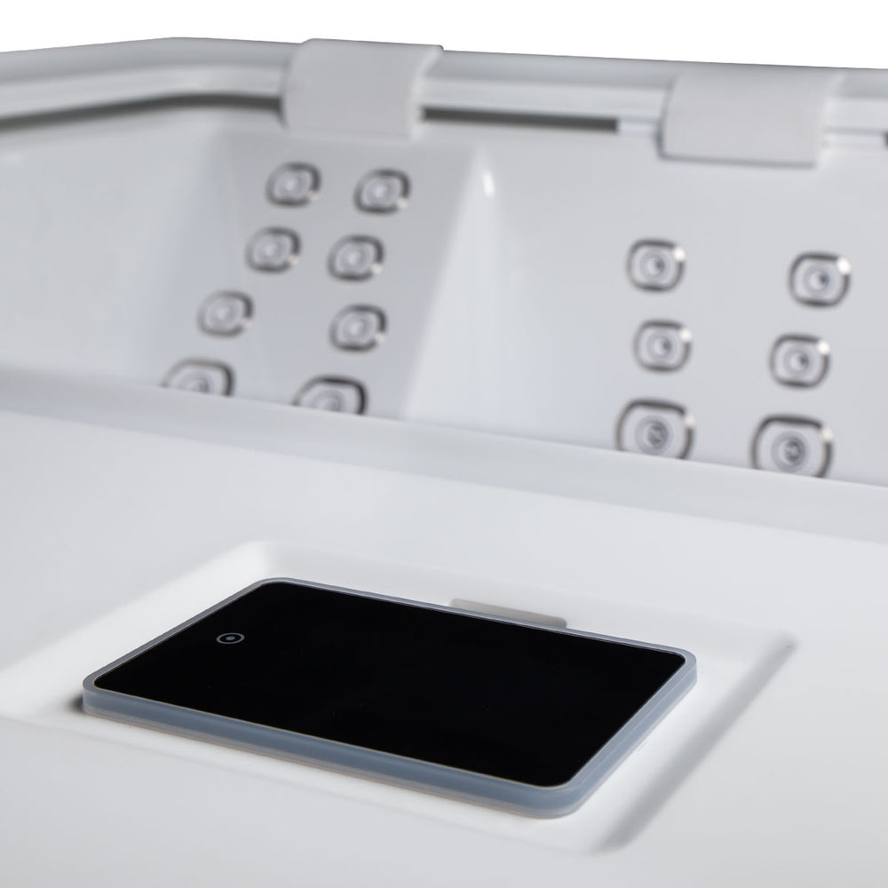 Whirlpool Outdoor 4 - 5 Personen winterfest Reluxis Dabassy Edge Premier Wellis für den Garten kaufen Design modern 4 eckig Detailbild Bedienfeld