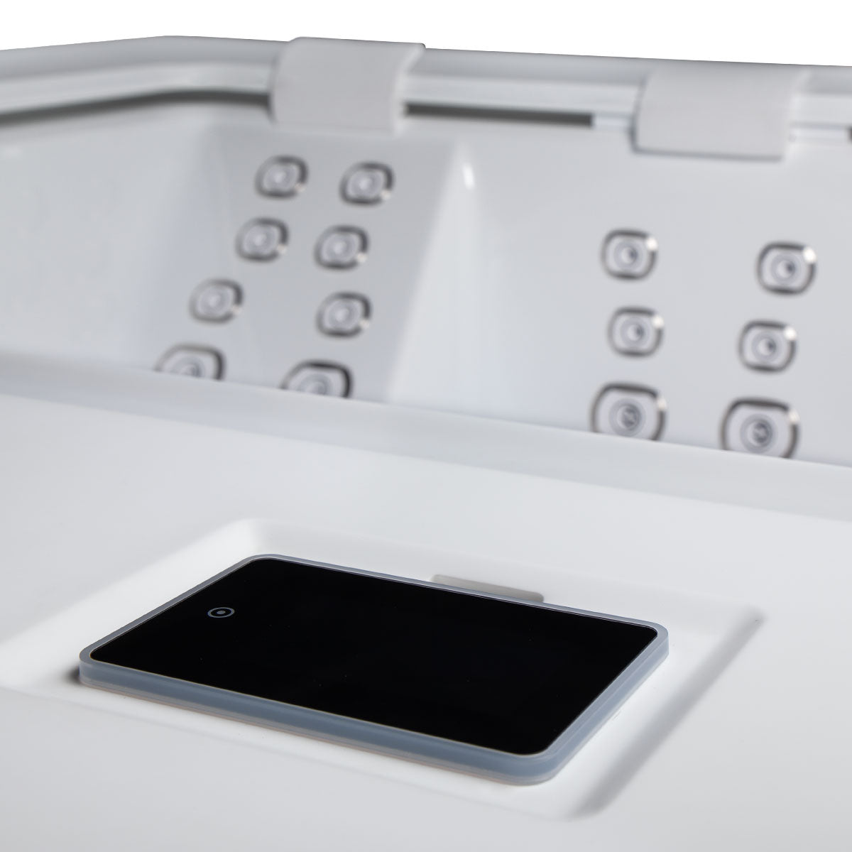 Whirlpool Outdoor 4 - 5 Personen winterfest Reluxis Dabassy Edge Premier Wellis für den Garten kaufen Design modern 4 eckig Detailbild Bedienfeld