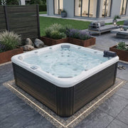 Whirlpool Outdoor 4 - 5 Personen winterfest für den Garten kaufen mit Abdeckung ganzjährig Preis Wellis Pluto plug and play