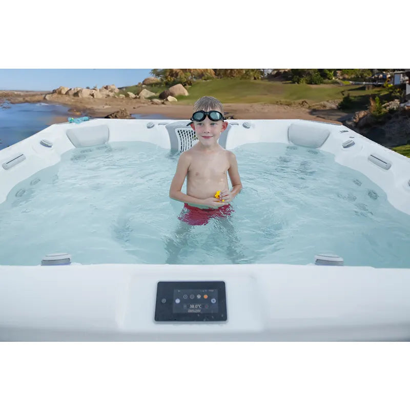 Whirlpool Outdoor 6 - 7 Personen winterfest Reluxis Elbrus Life Wellis Garten kaufen Detailbild mit Kind
