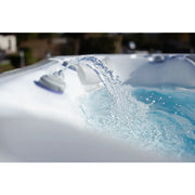 Whirlpool Outdoor 6 - 7 Personen winterfest Reluxis Elbrus Life Wellis Garten kaufen Deteilbild Wasserfall