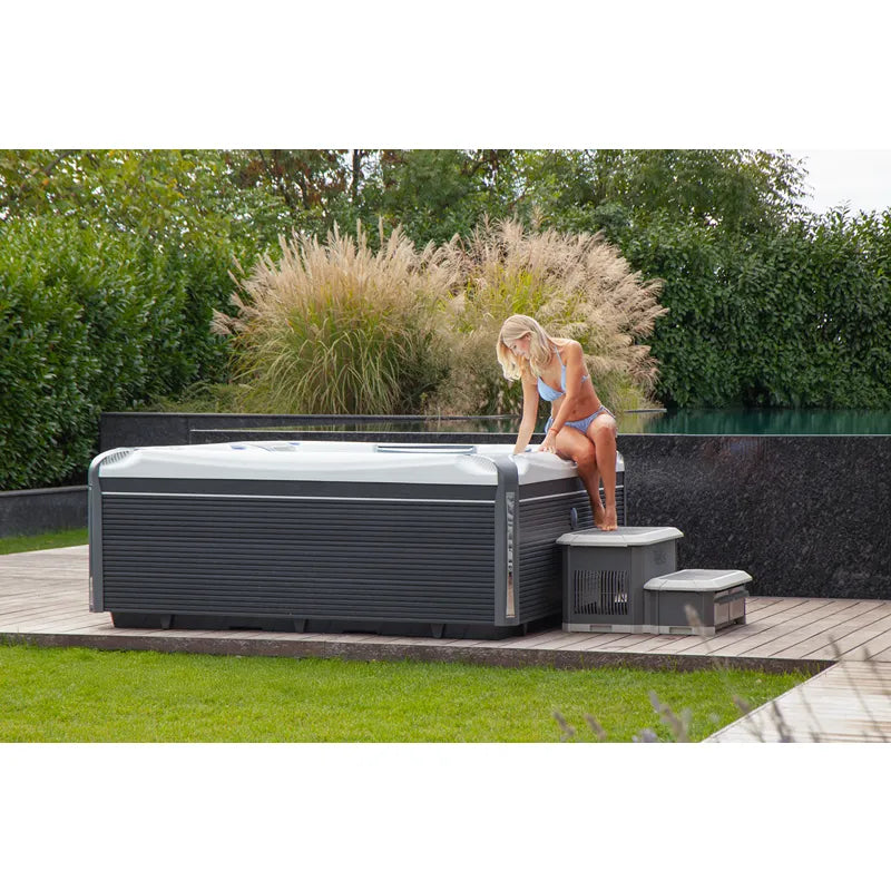 Whirlpool Outdoor 6 Personen winterfest Reluxis Kilimanjaro Life Wellis im Garten kaufen Preis mit Frau