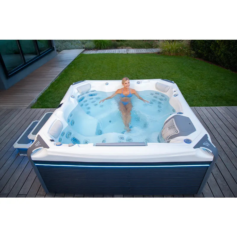 Whirlpool Outdoor 6 Personen winterfest Reluxis Kilimanjaro Life Wellis Garten kaufen Preis mit Frau