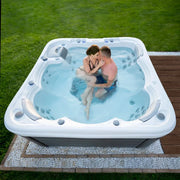 Whirlpool Outdoor 6 Personen winterfest Reluxis Lugano Life Wellis im Garten kaufen viereckig freistehend Paar drin