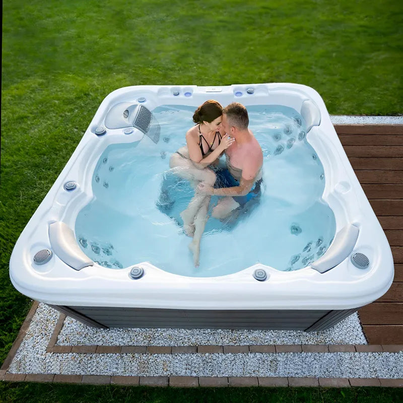 Whirlpool Outdoor 6 Personen winterfest Reluxis Lugano Life Wellis im Garten kaufen viereckig freistehend Paar drin