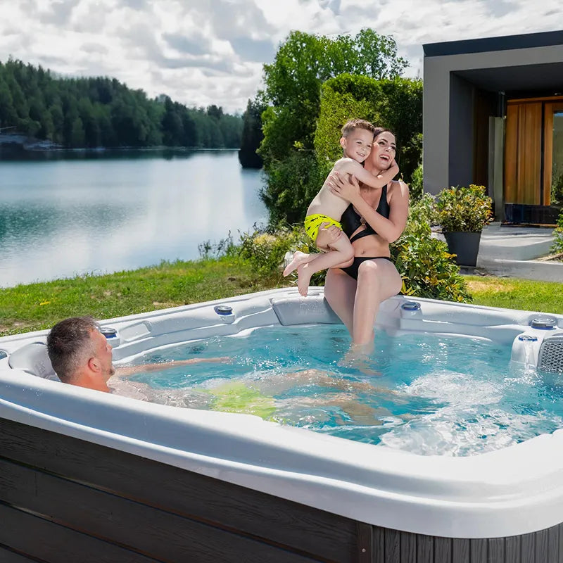 Whirlpool Outdoor 6 Personen winterfest Reluxis Lugano Life Wellis Garten kaufen viereckig freistehend Detailbild 3 Personen drin