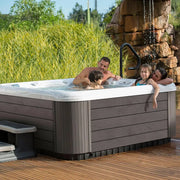 Whirlpool Outdoor 6 Personen winterfest Reluxis Venus Wellis für den Garten kaufen quadratisch 4 Personen drin