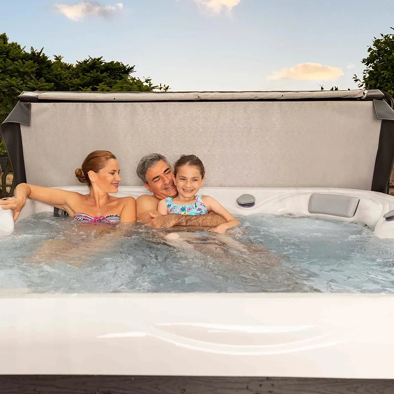 Whirlpool Outdoor 6 Personen winterfest Reluxis Venus Wellis Garten kaufen quadratisch 3 Personen drin dahiner ein Cover Lifter für Thermoabdeckung