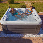 Whirlpool Outdoor 6 Personen winterfest Reluxis Venus Wellis für den Garten kaufen quadratisch 2 Personen drin