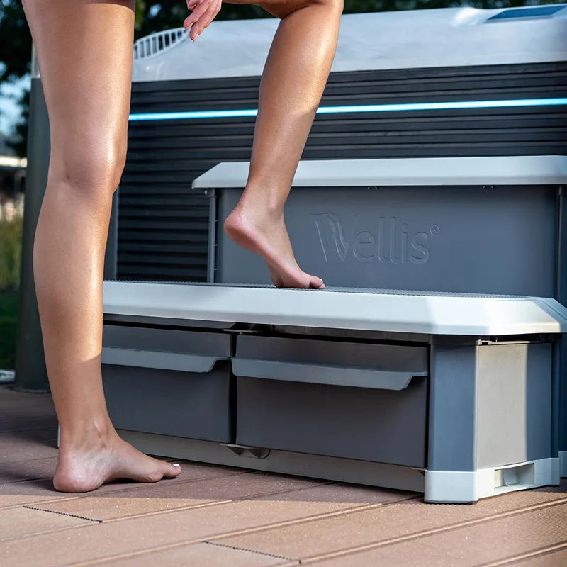 Whirlpool Outdoor winterfest für 2 4 5 Personen Reluxis Everest Life Wellis Garten Preis kaufen Detailbild Treppe inkl. Wärmepumpe