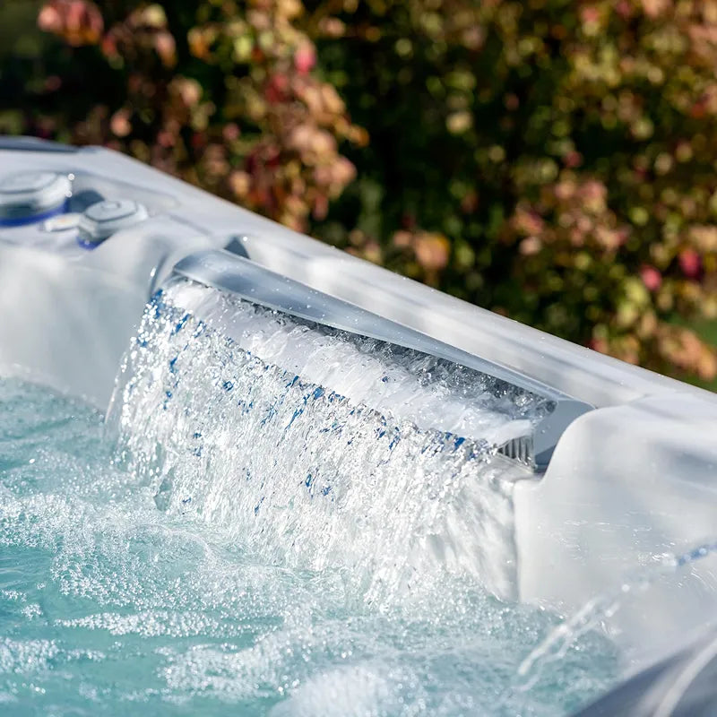 Whirlpool Outdoor winterfest für 2 4 5 Personen Reluxis Everest Life Wellis Garten Preis kaufen Detailbild Wasserfall