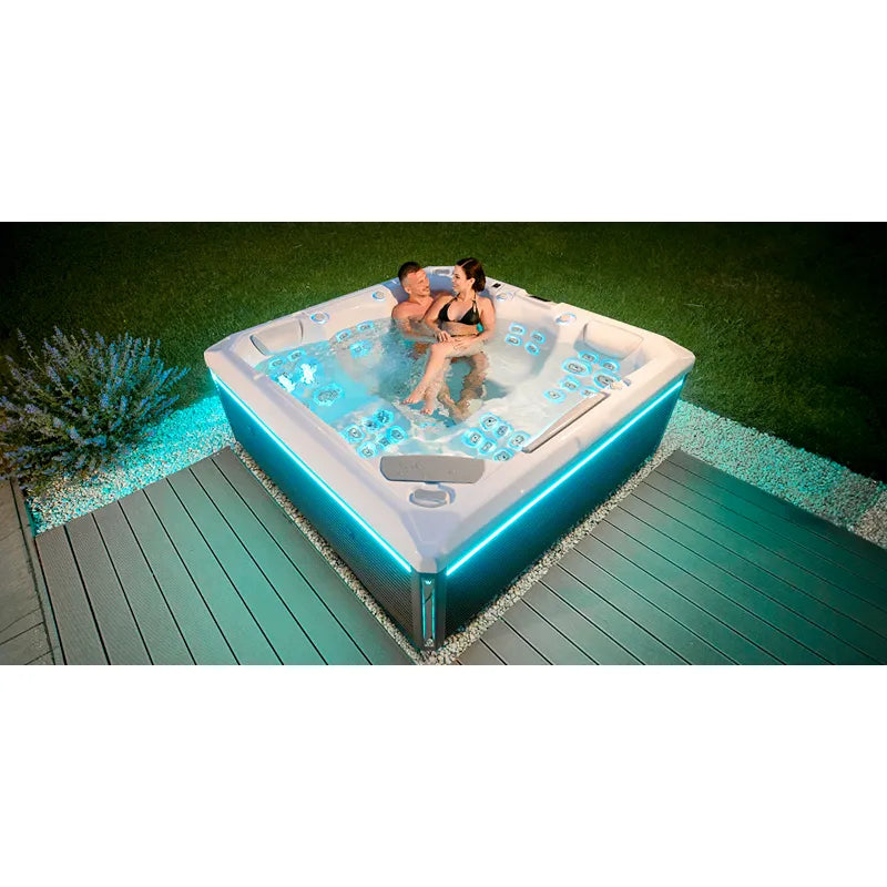 Whirlpool Outdoor Garten 2 4 6 Personen winterfest kaufen ganzjährig Preis Wellis Makalu nachts beleuchtet mit 2 Personn drin