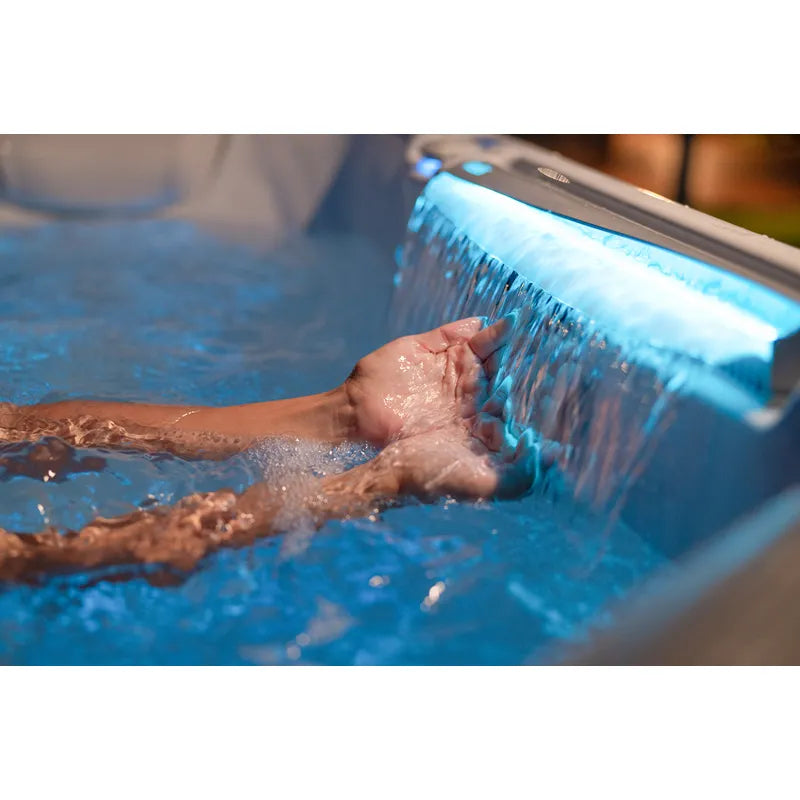 Whirlpool Outdoor Garten 2 4 6 Personen winterfest kaufen ganzjährig Preis Wellis Makalu Detailbild Wasserfall